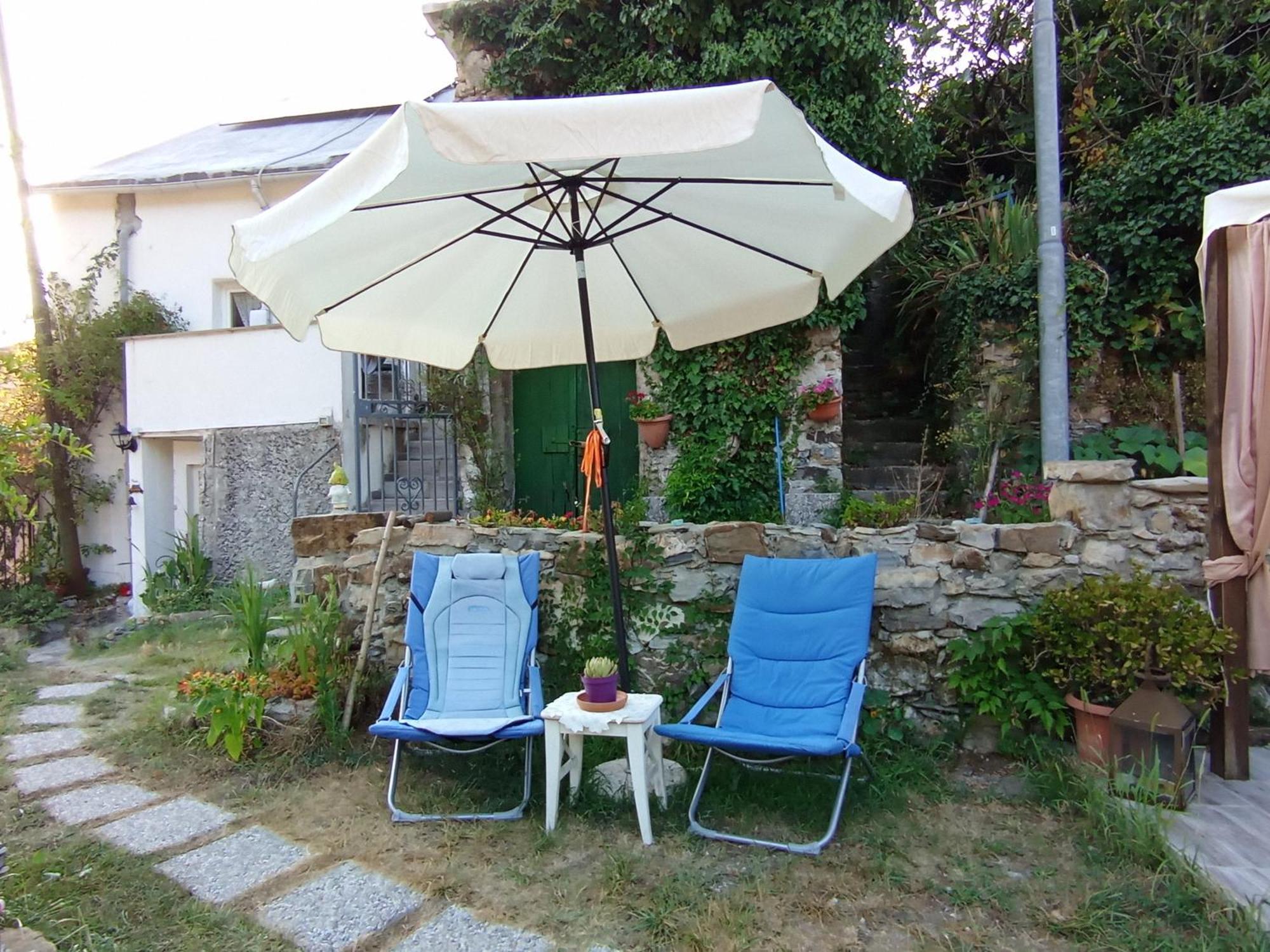 Lotus Flower Sant'Olcese Exterior photo